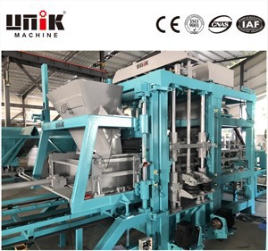 Hvad er egenskaberne ved automatisk hulblokmaskine?