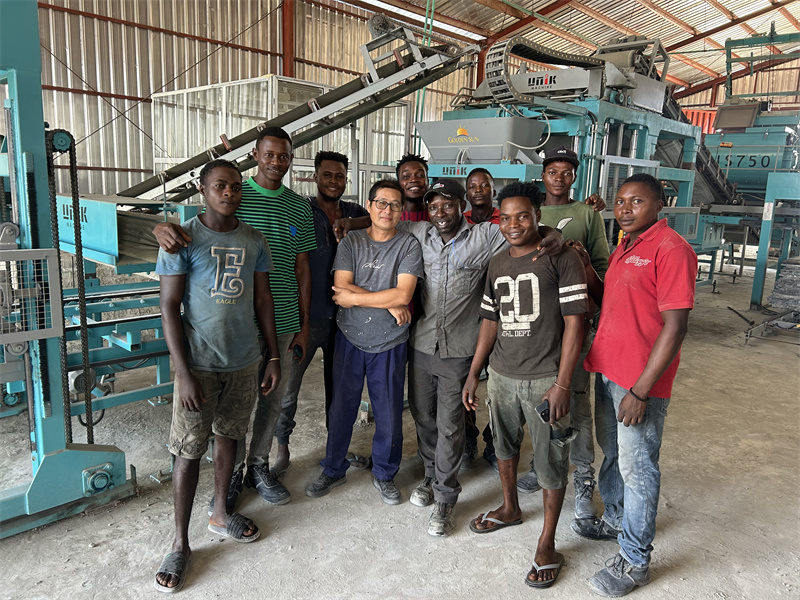 Betonblokstøbemaskine til salg i Nigeria: UNIK Machinery skiller sig ud