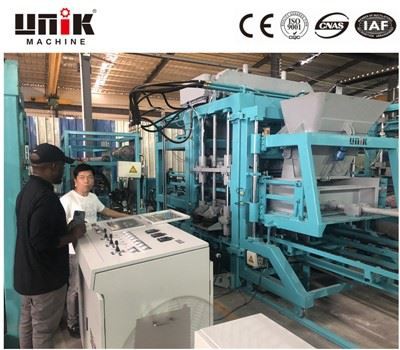 Automatisk betonstensmaskine